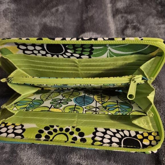 Vibrant Vera Bradley Accordion Wallet - Retired "LimeS Up" Design - Picture 11 of 11